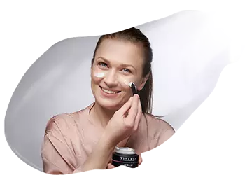 Use your Synergy mini cosmetic spatula to get the cream out of the jar.